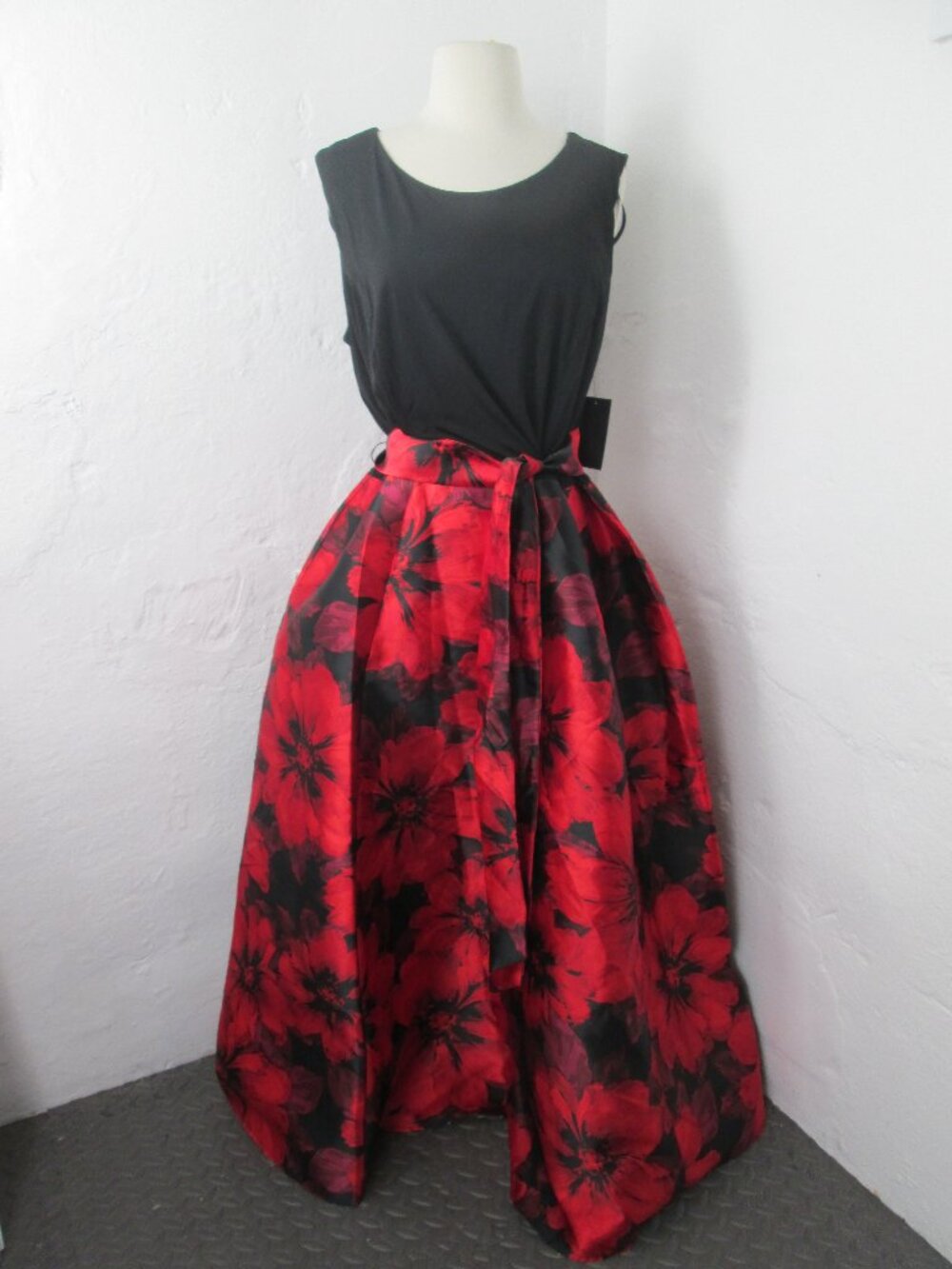 Alexa B 16W Flowy A-Line Maxi Evening Dress Red Floral Sweeping NWT